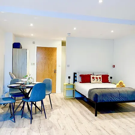 Sleek Studio Flat Near Highbury & Islington Station